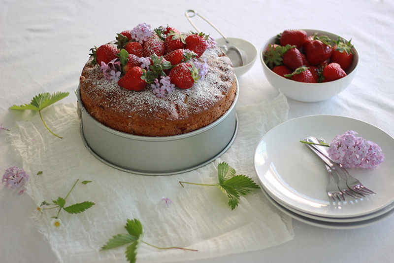 01_Cake_strawberries