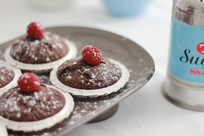 08_healthy_muffins_chocolate_raspberries